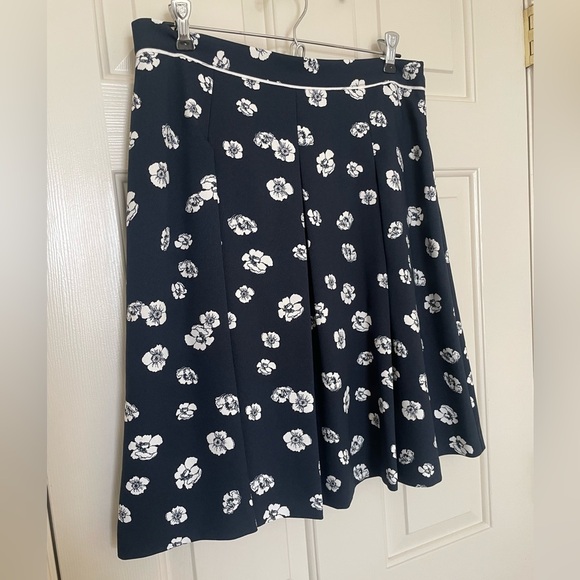 NWT Brooks brothers floral pleated A-line skirt size 10 - Picture 3 of 7